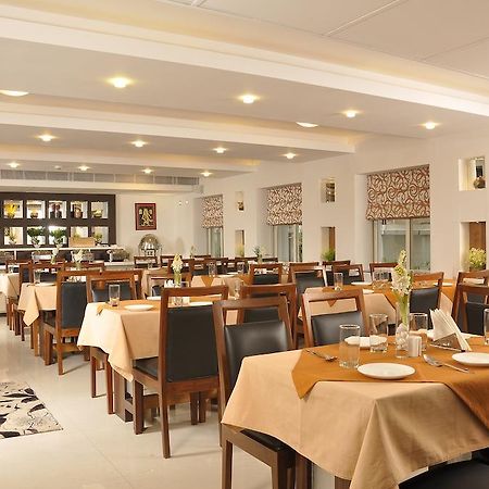Hotel Niharika Kolkata Luaran gambar