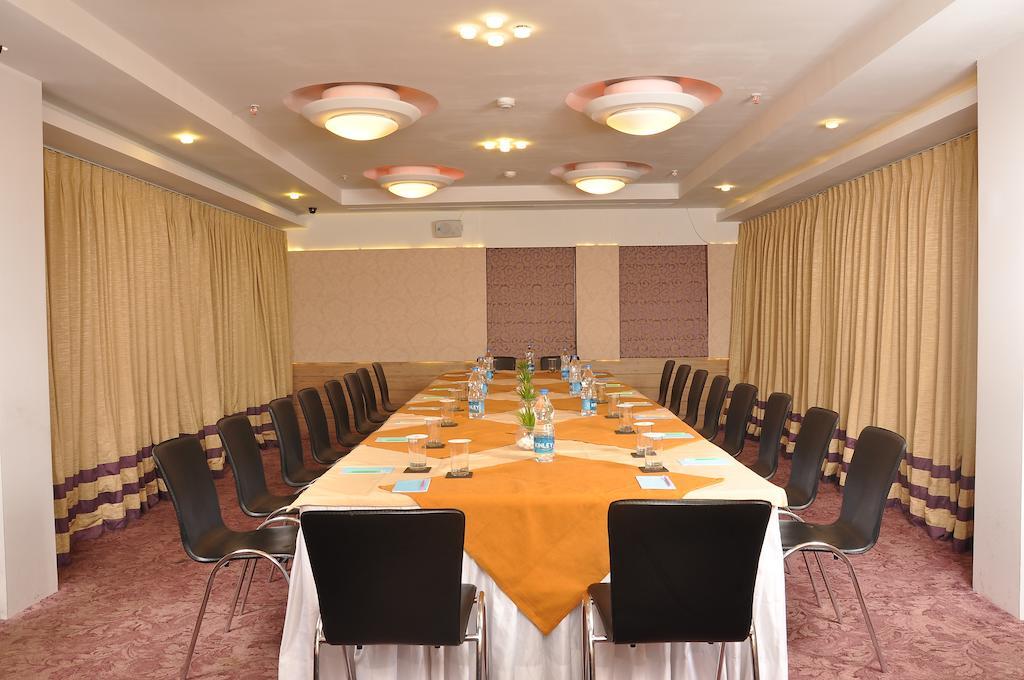 Hotel Niharika Kolkata Luaran gambar