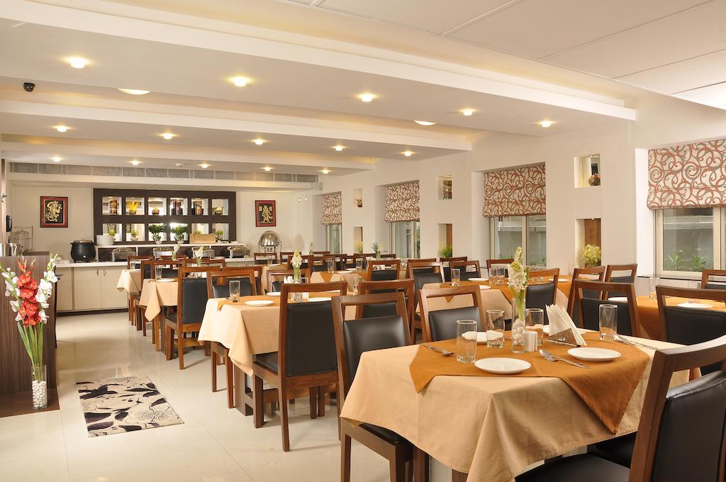 Hotel Niharika Kolkata Luaran gambar