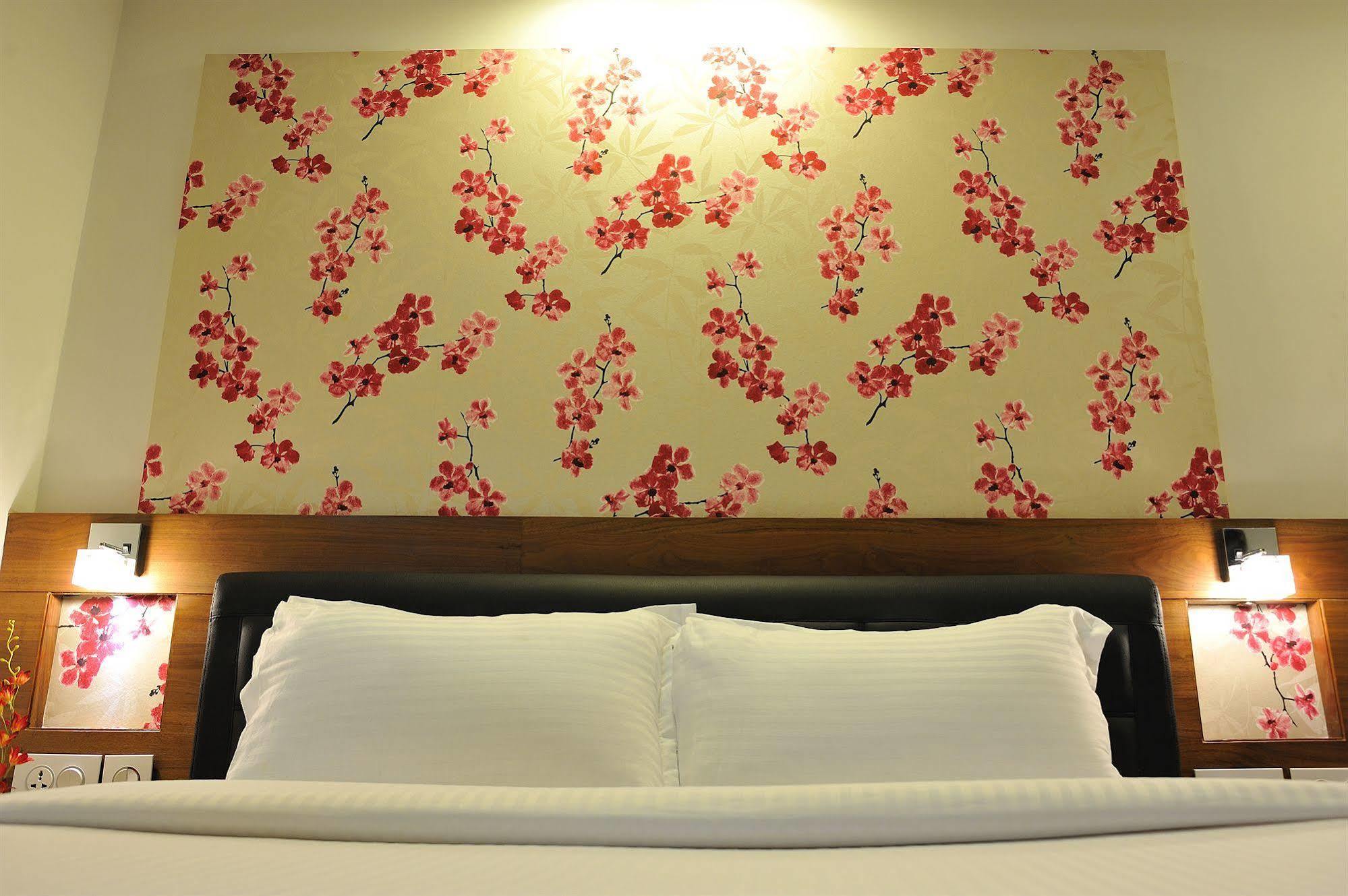 Hotel Niharika Kolkata Luaran gambar