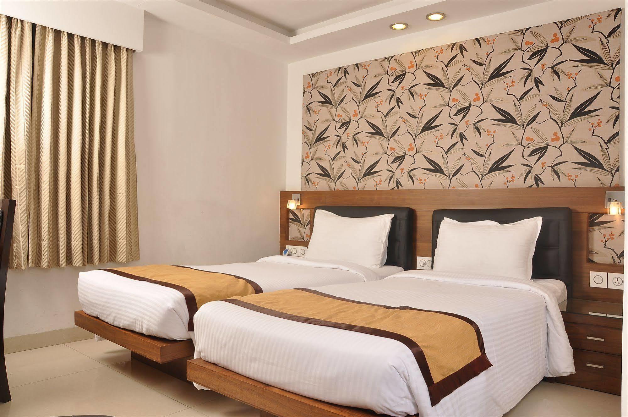 Hotel Niharika Kolkata Luaran gambar