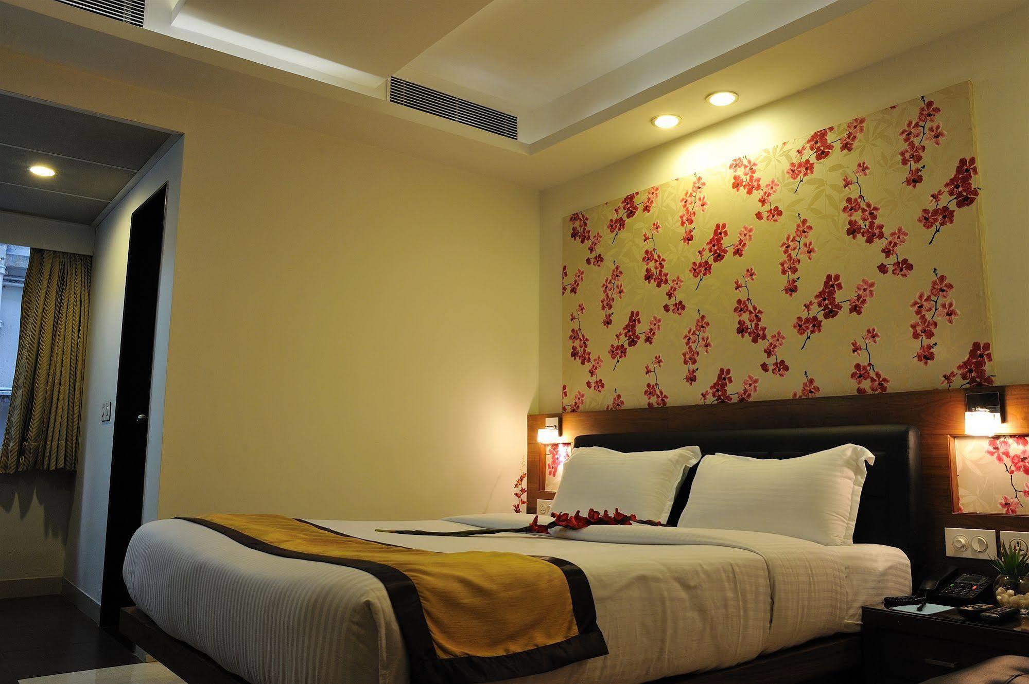 Hotel Niharika Kolkata Luaran gambar