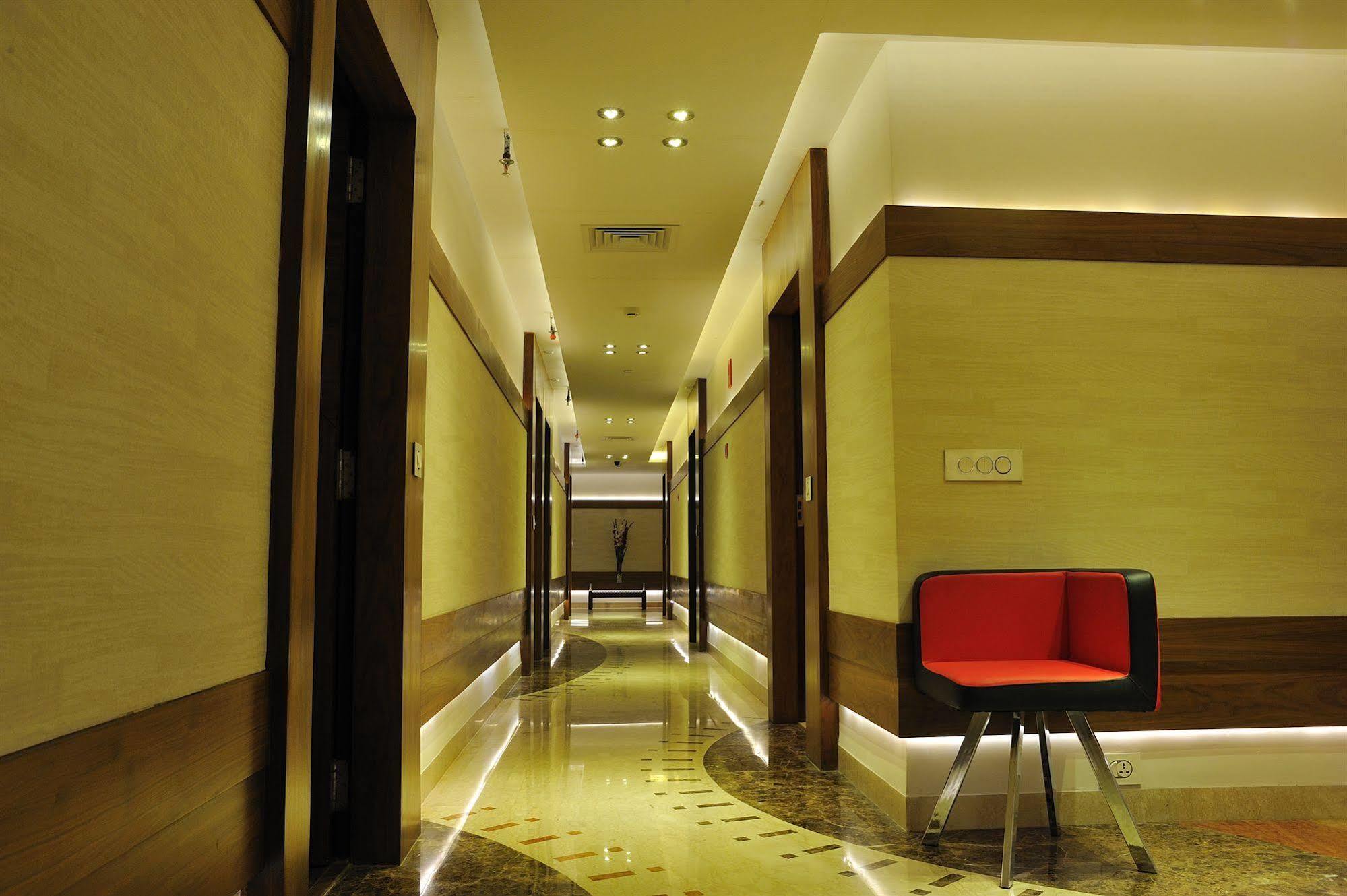 Hotel Niharika Kolkata Luaran gambar
