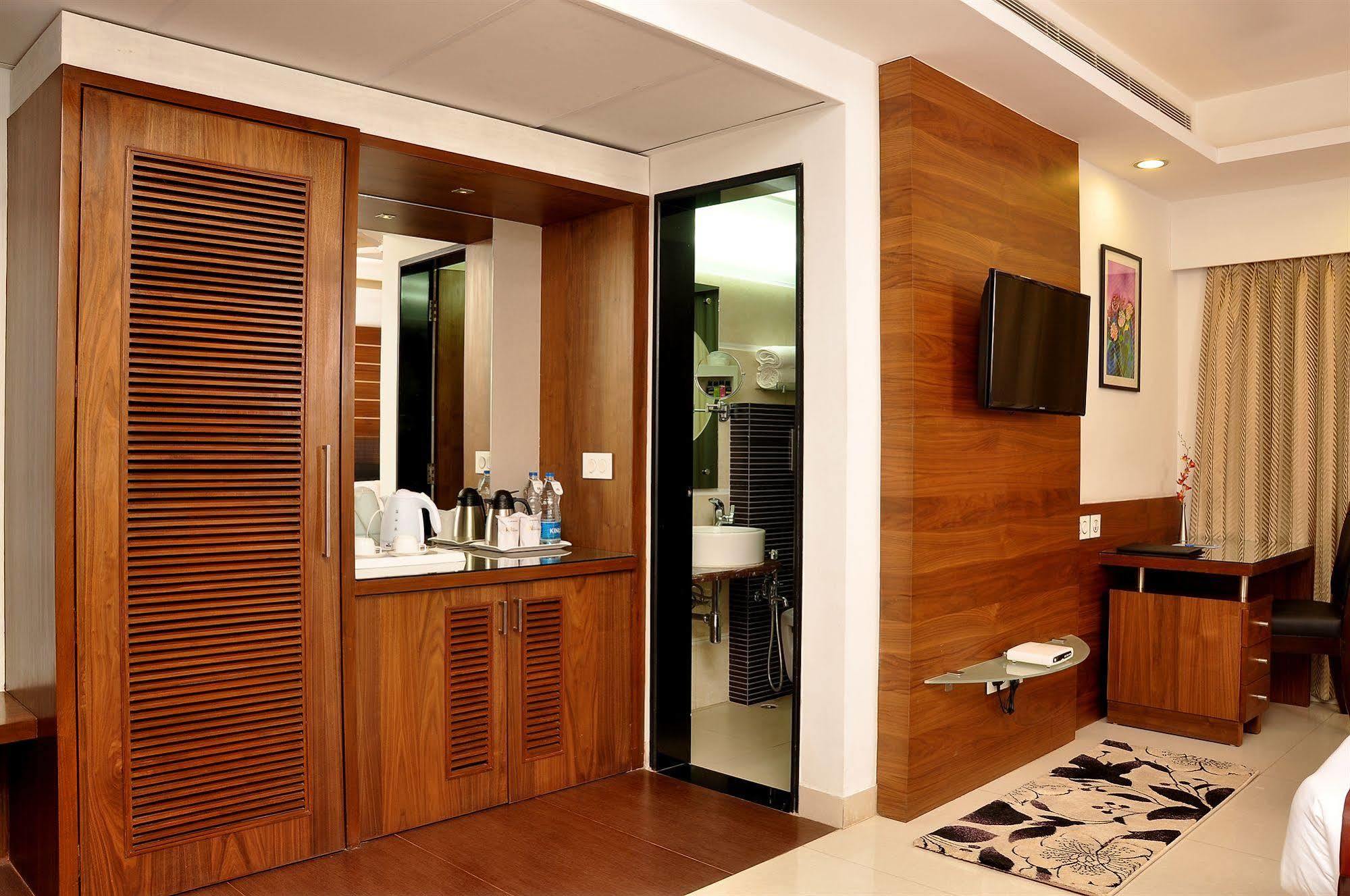 Hotel Niharika Kolkata Luaran gambar