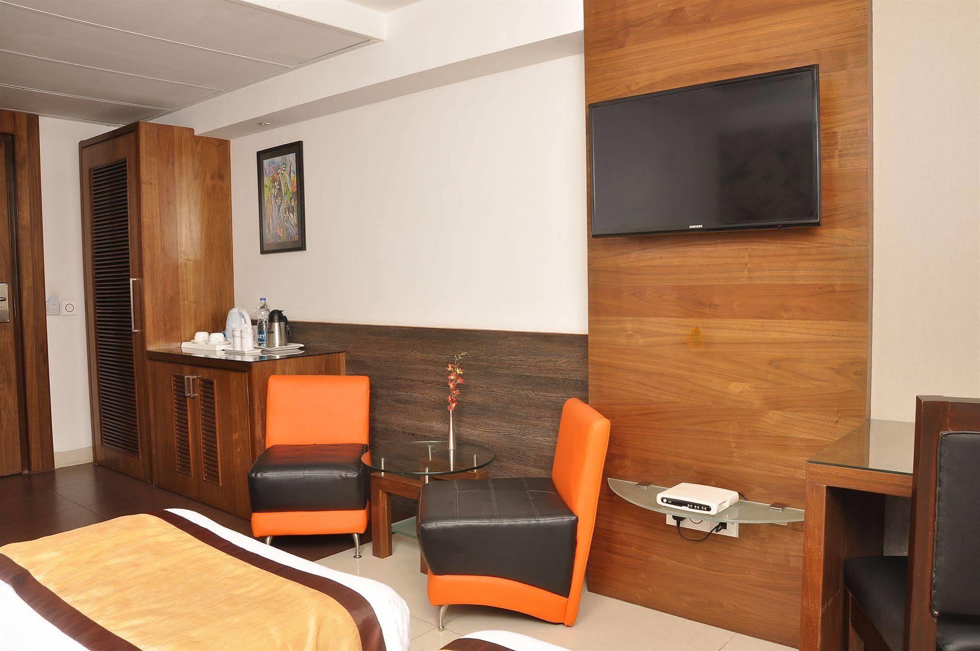 Hotel Niharika Kolkata Luaran gambar