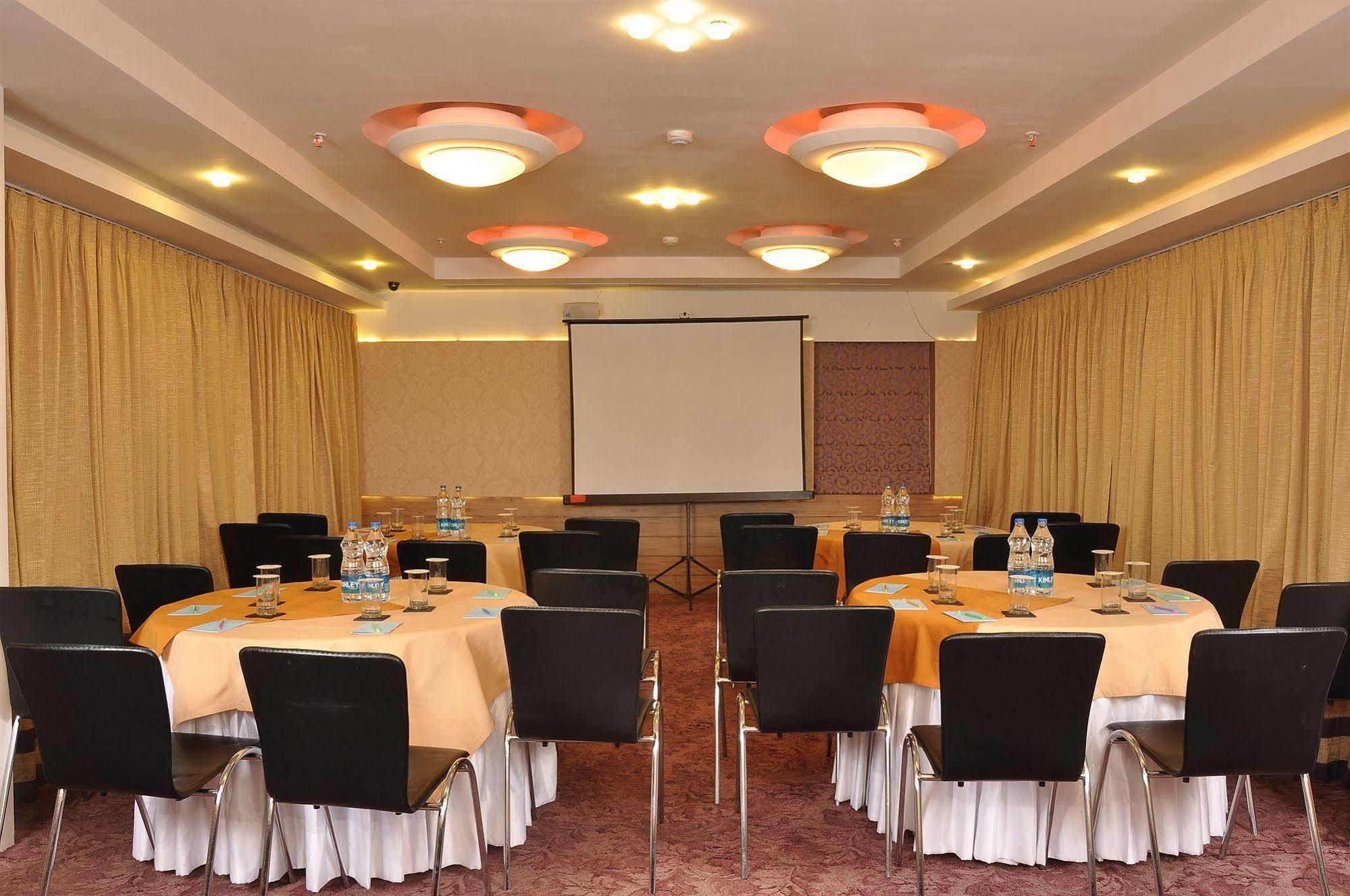 Hotel Niharika Kolkata Luaran gambar