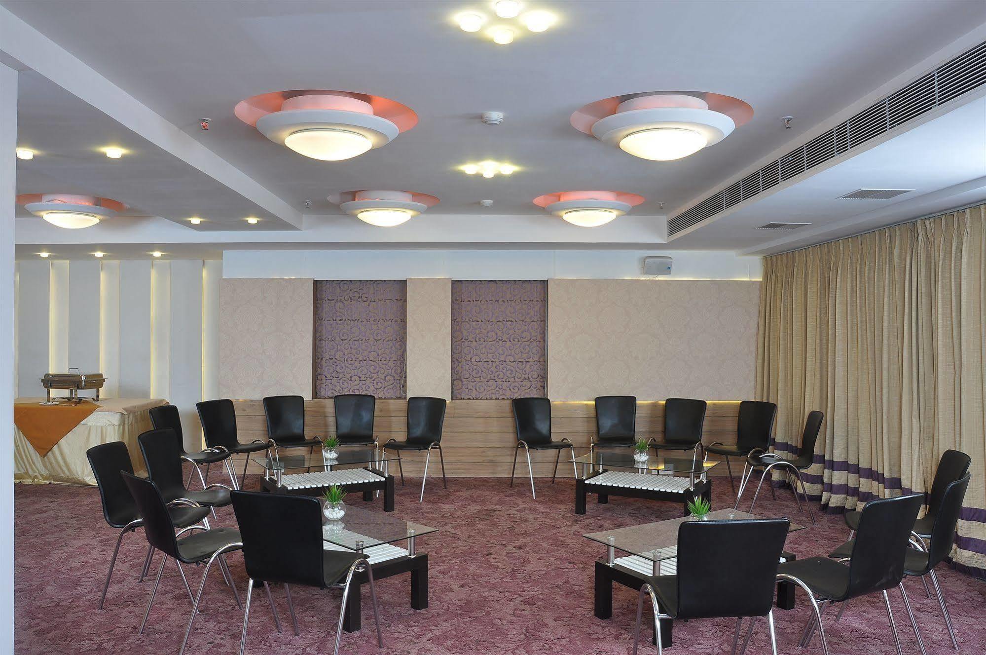 Hotel Niharika Kolkata Luaran gambar